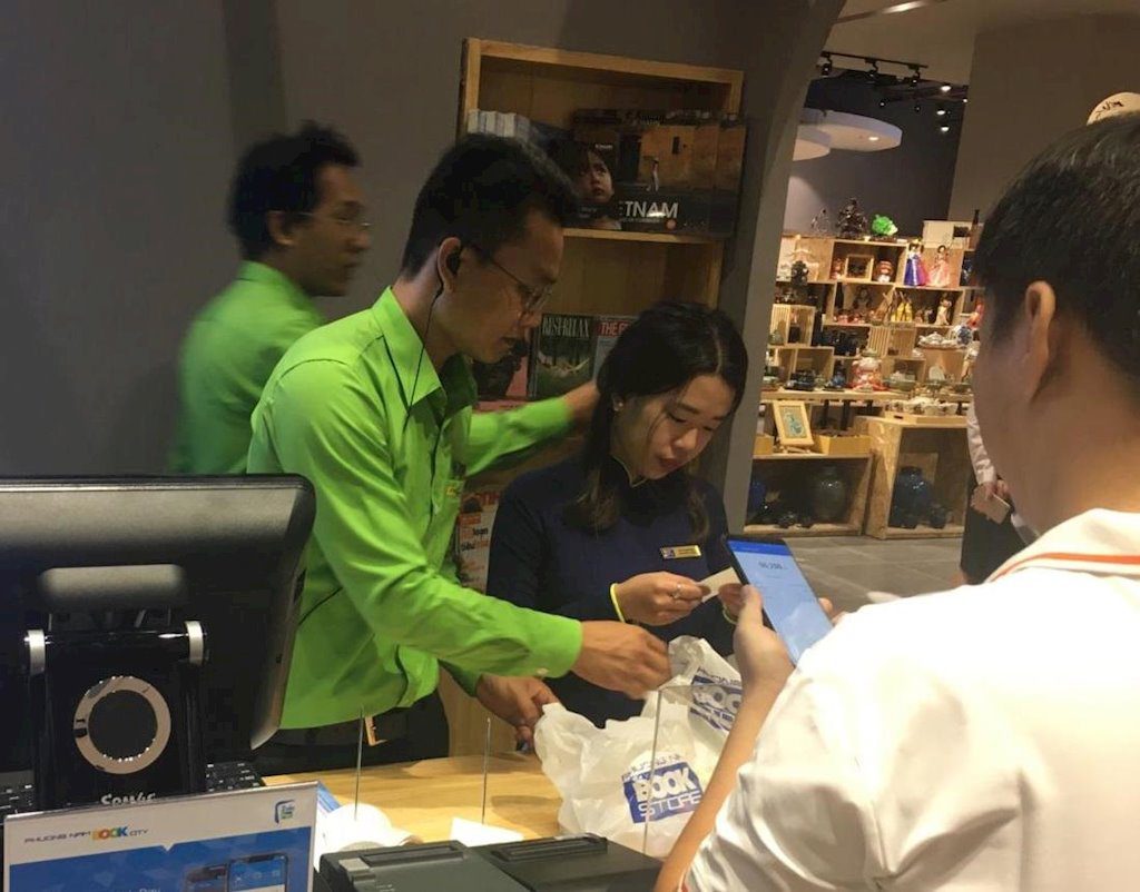 image5 1024x802 - TP.HCM: Mua sách bằng mã QR Code, bạn đã thử?